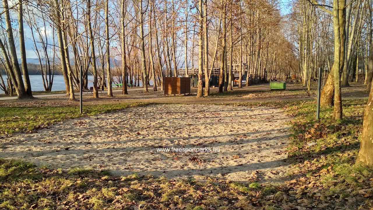 Strandröplabda pálya homokos talajjal a Dunakeszi Szabadstrandon
