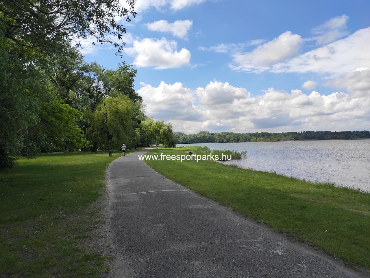 az Öreg-tó parti sétánya ideális futáshoz, nordic walkinghoz - Építők Parkja Tata - Free Sport Parks térkép