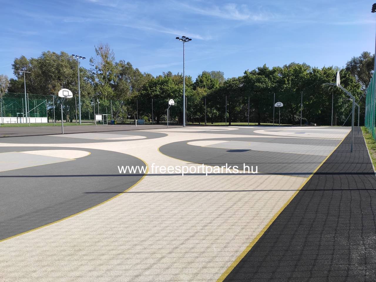 kosárlabda és streetball pálya - Kőbánya Sportliget - Free Sport Parks térkép