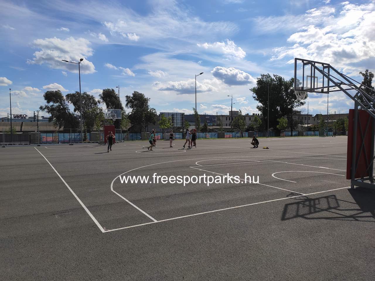 kosárlabdapálya a Puskás Aréna Park nyugati oldalán - Free Sport Parks térkép