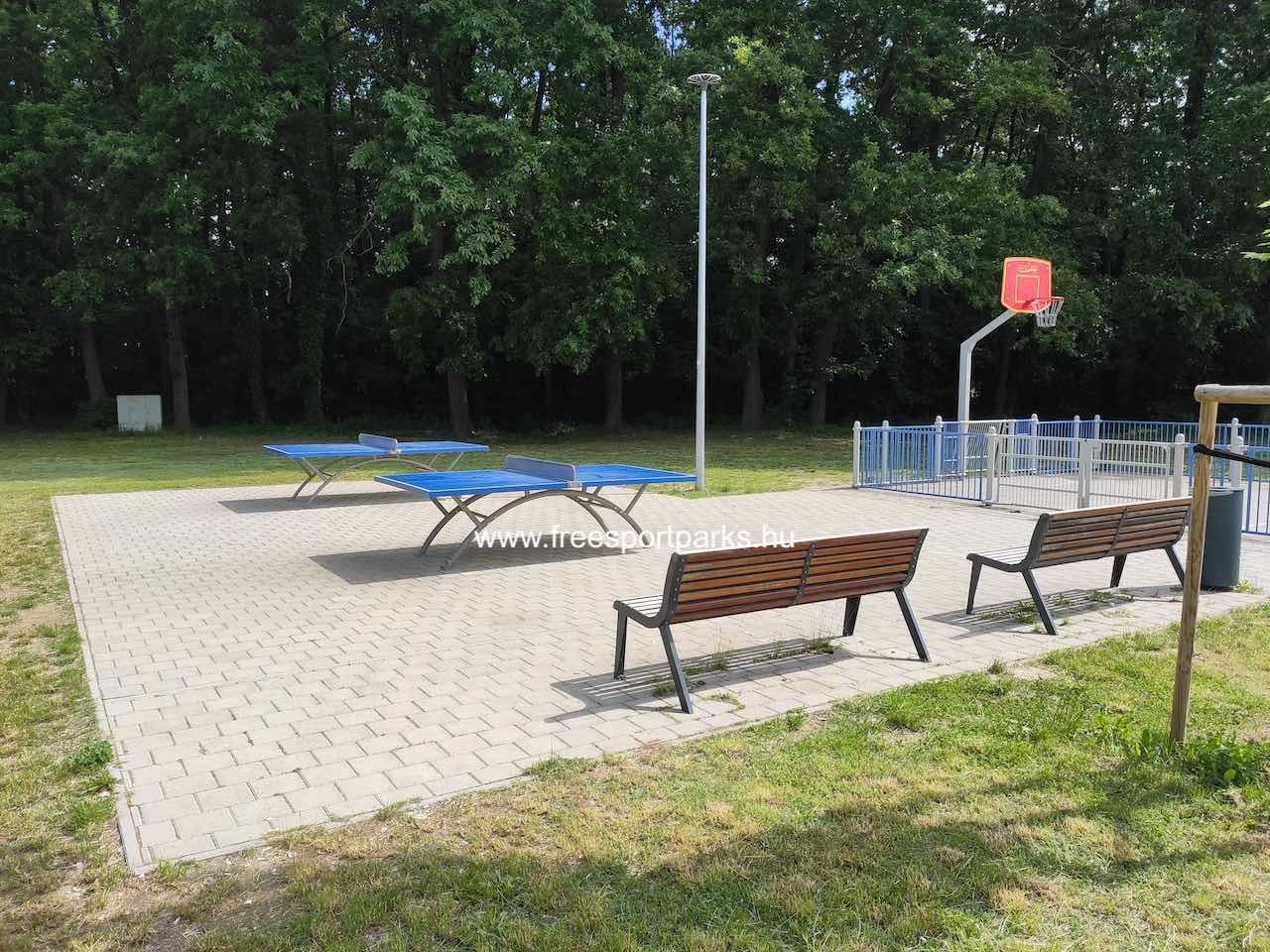 ping-pong asztalok padokkal - Építők Parkja Tata - Free Sport Parks térkép