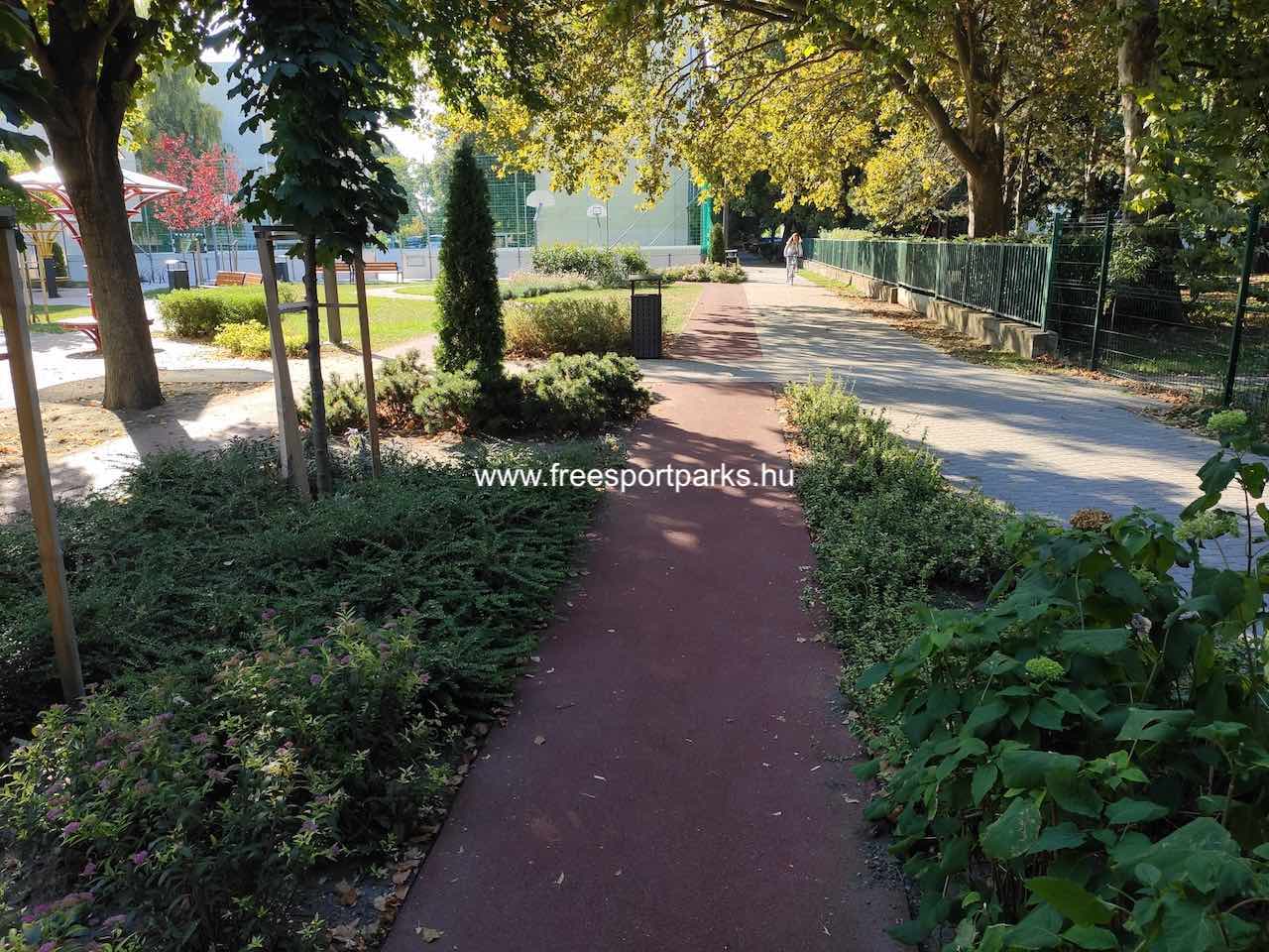 rekortán futópálya egyik egyenes szakasza - Say Ferenc utcai park, Siófok - Free Sport Parks térkép