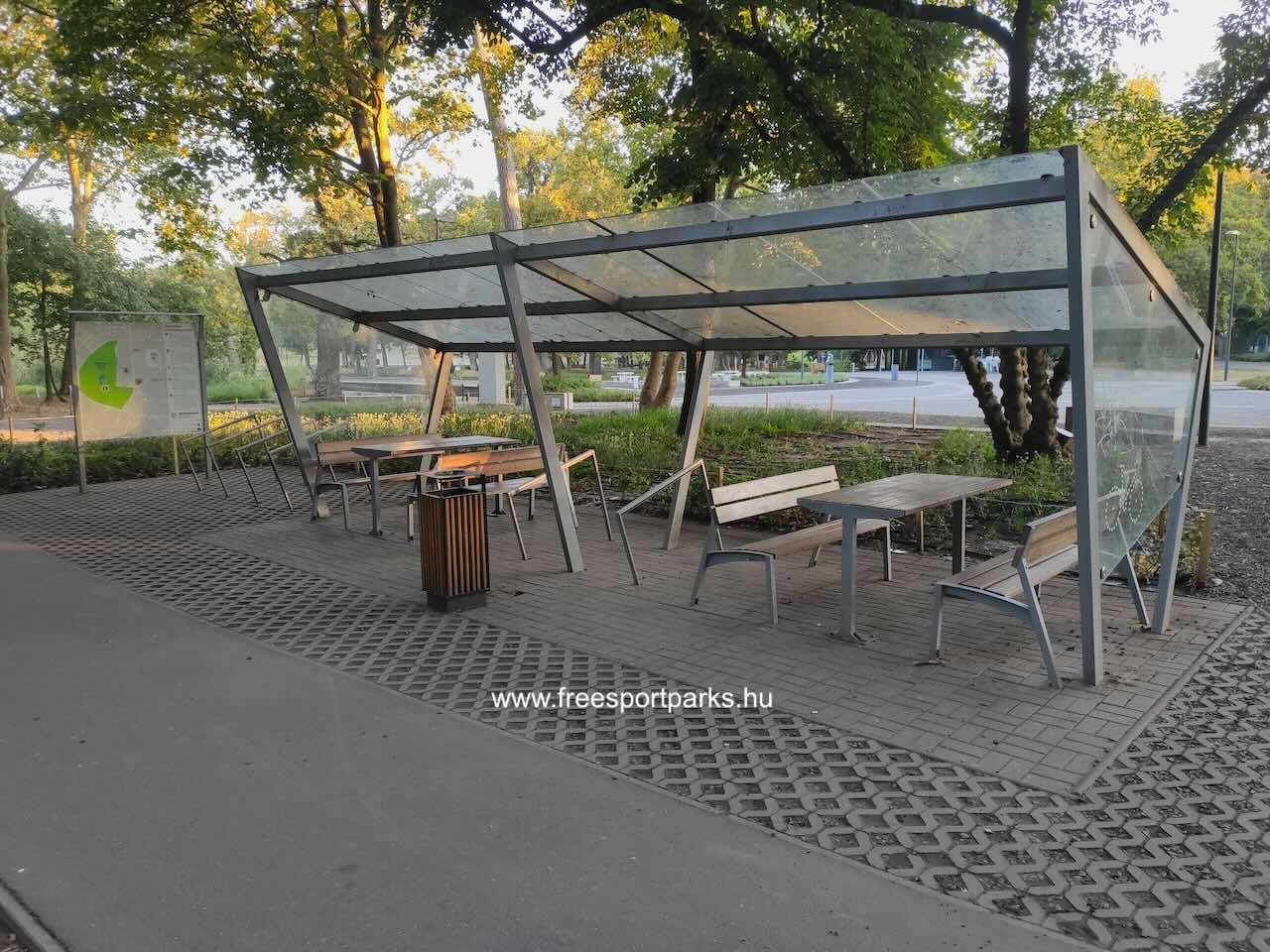 fedett pihenőhely kerékpártárolóval, Nagyerdei park, Debrecen - Free Sport Parks Blog