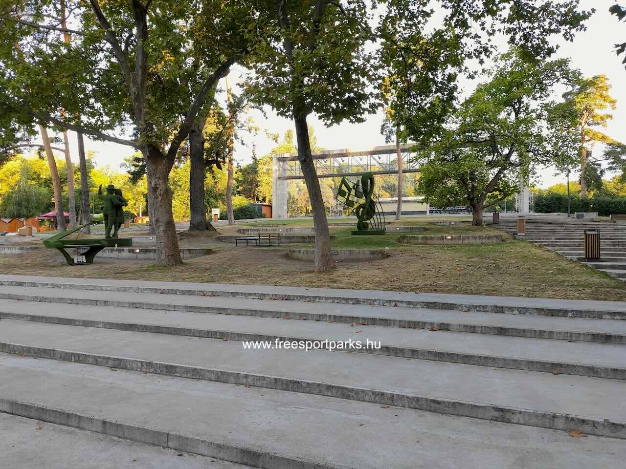 Nagyerdei Szabadtéri Színpad lépcsősora, ami közösségi tér is, Békás-tó, Debrecen - Free Sport Parks Blog