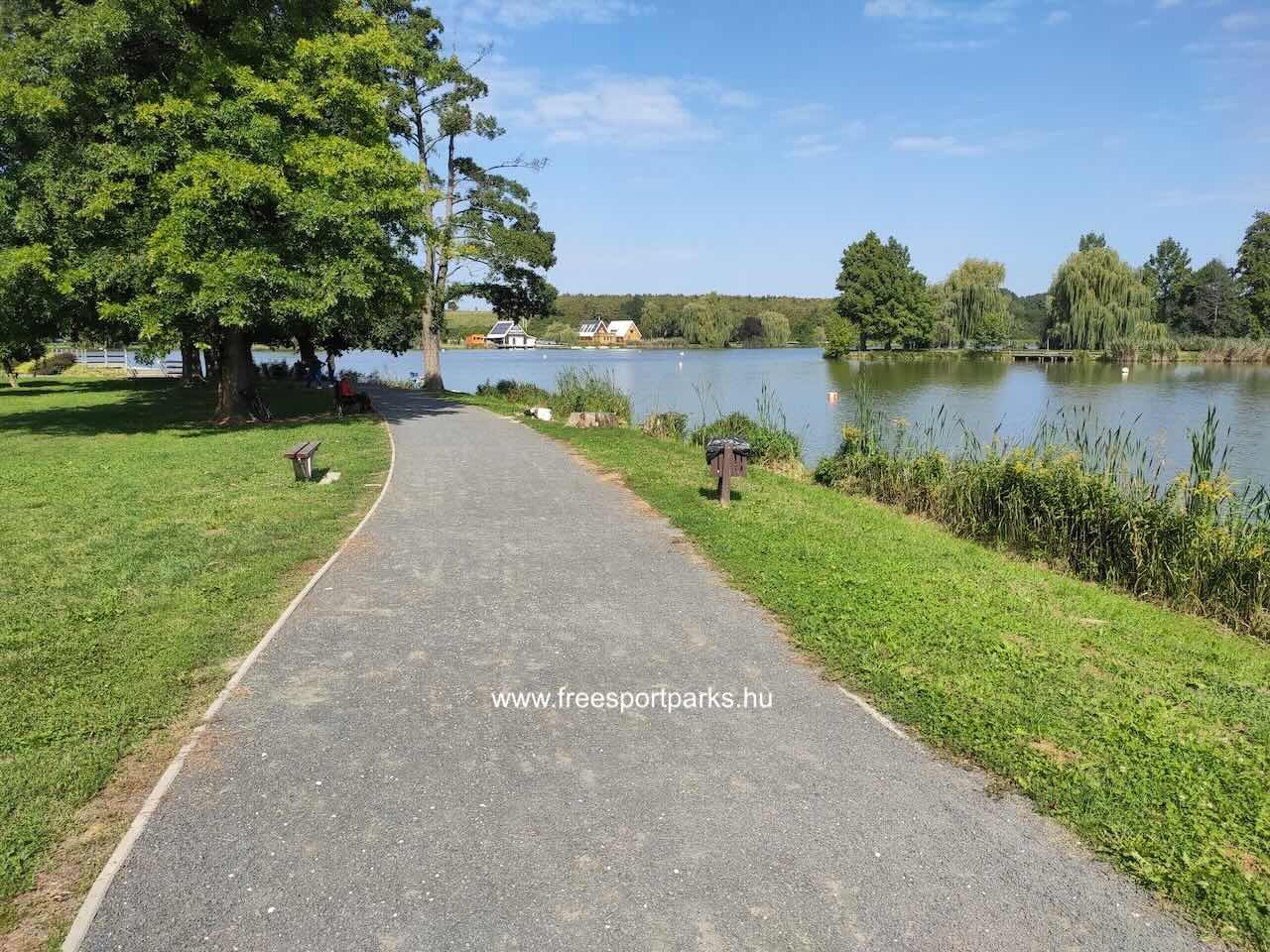 közös sétány gyalogosoknak, kerékpárosoknak, futóknak, Csónakázó-tó partján, Nagykanizsa - Free Sport Parks Térkép